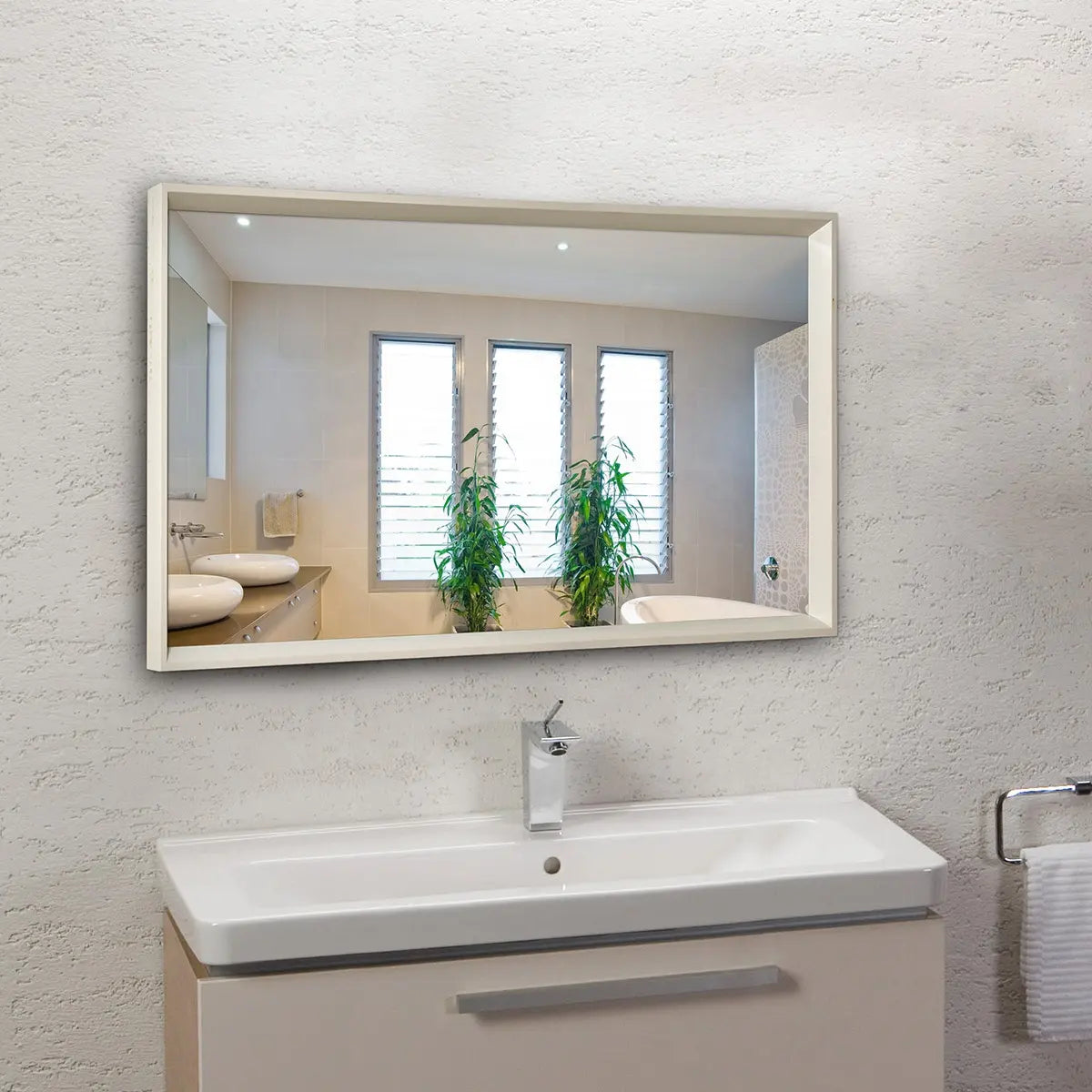 Factory Direct Sell Modern Bath Wall Mounted Home Decor Makeup Mirrors with Frame